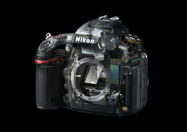 Clearly recognizable: The mirror construction is in front of the sensor which guides the image into the optical viewfinder.