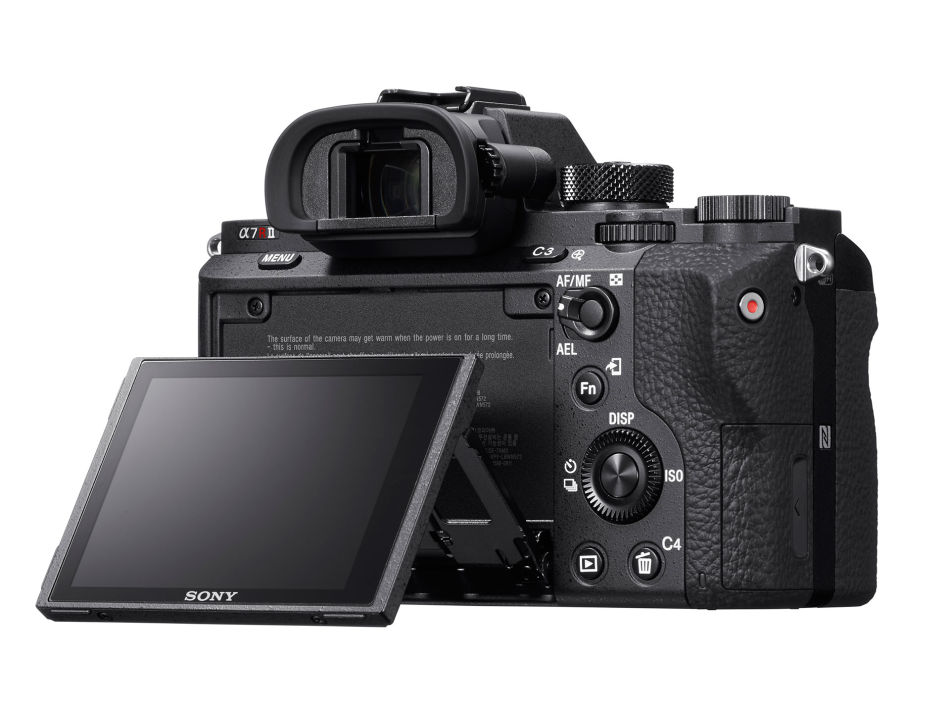 Only 290 pictures can be shot with one battery charge of the Sony A7r II